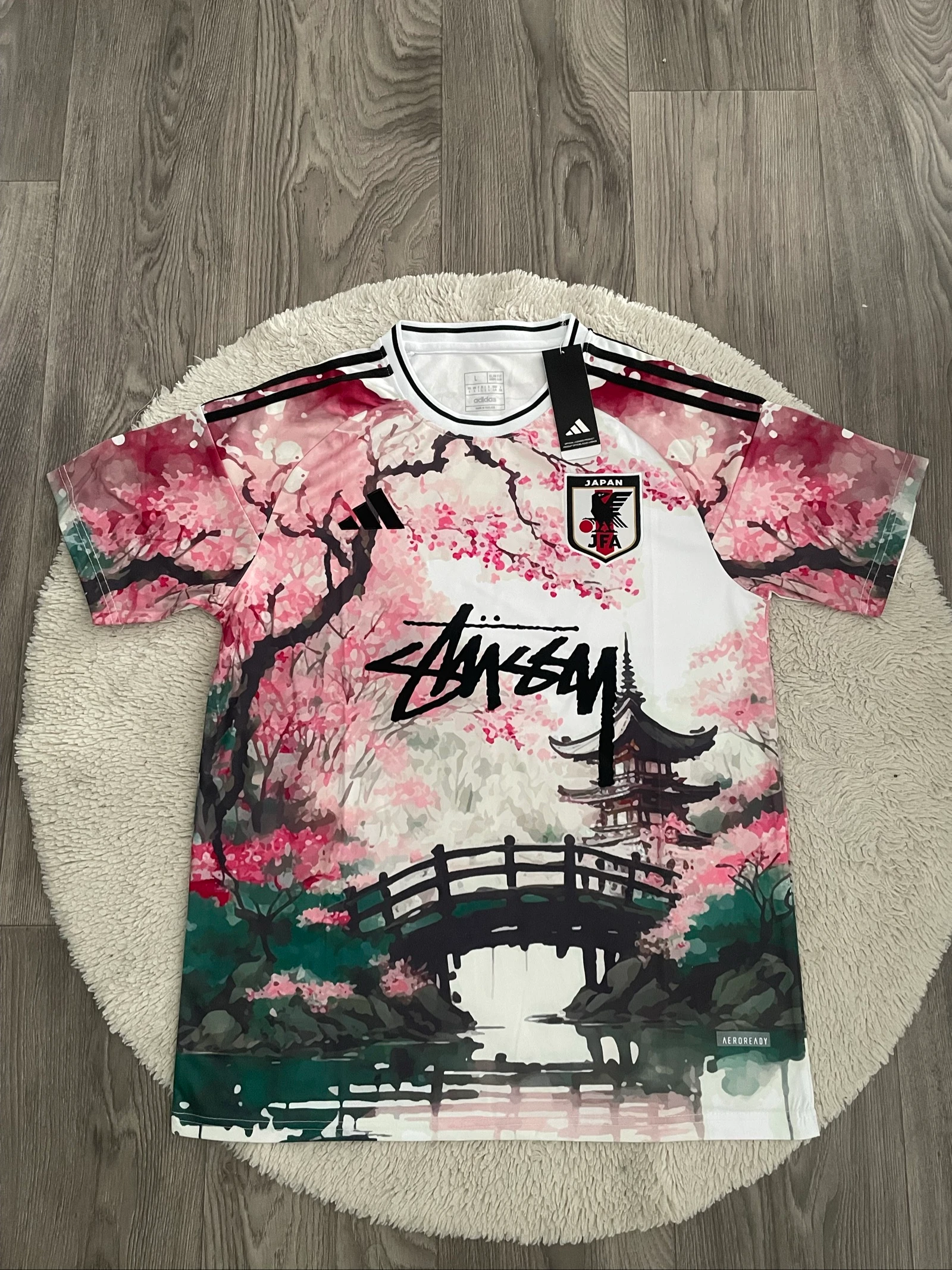 maillot de foot football concept japon fleuve temple rose vert blanc adidas stussy taille L neuf